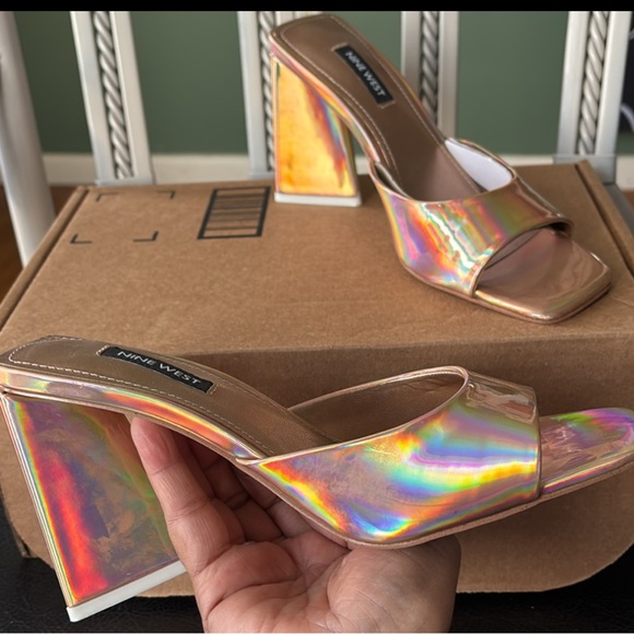 New women’s Sz 8M gold  irisdescent glam high heels on the go slide sandals - Picture 3 of 14